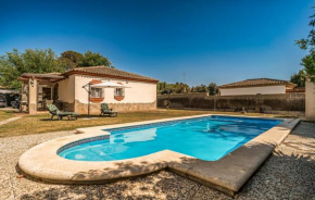 Cozy Home In Chiclana De La Fronter With Wifi